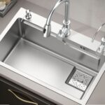 Kitchen & Dining